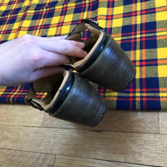 Clark’s Black Patent Leather Mary Jane Style Clogs - Picture 4 of 8